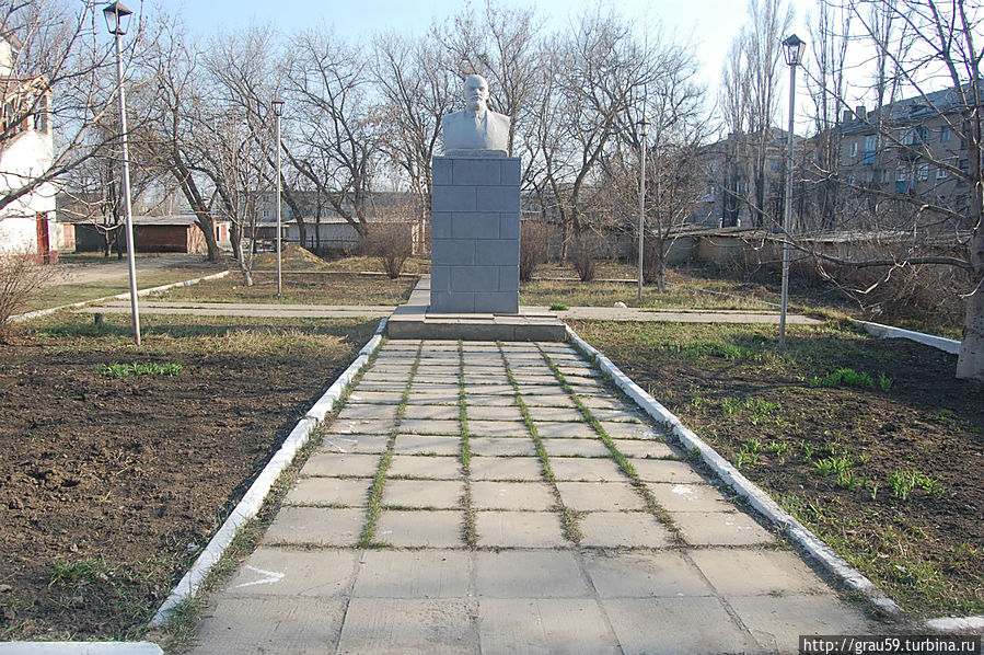 Памятник В.И.Ленину на улице Гоголя Аткарск, Россия