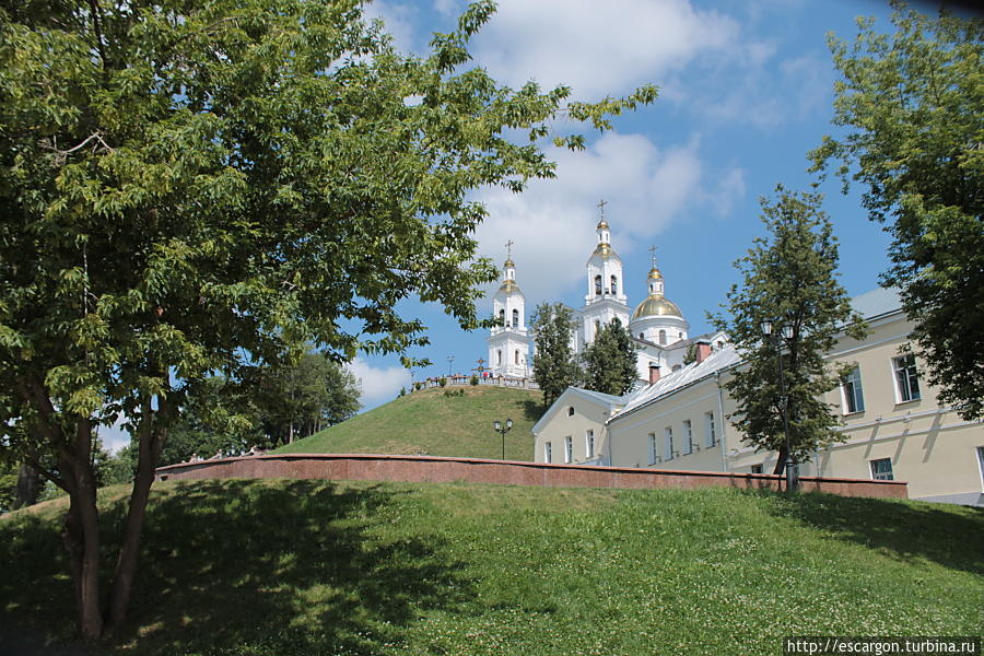 Вид на Свято-Успенский собор.. Витебск, Беларусь
