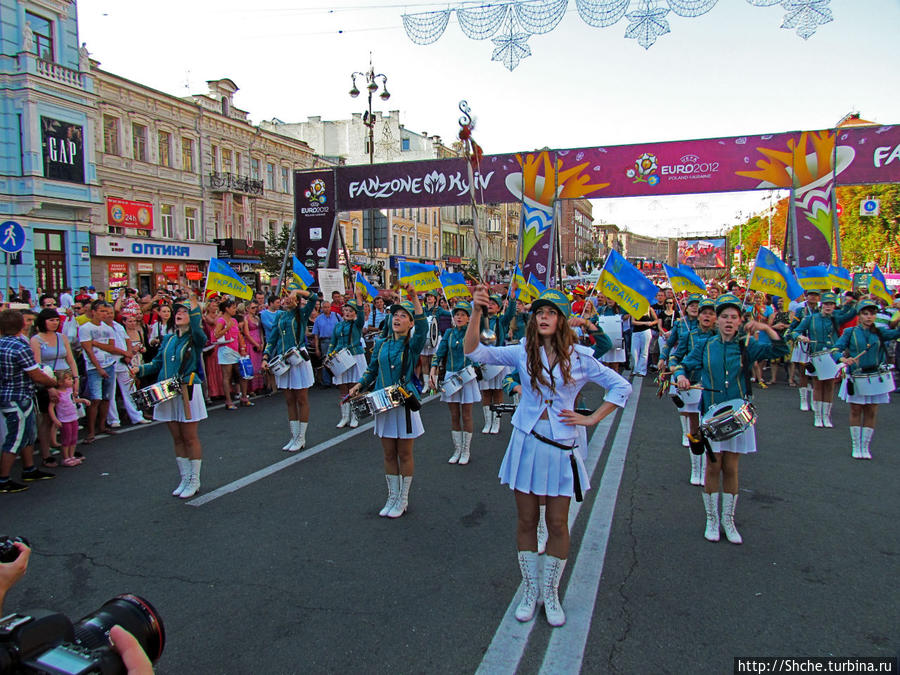 Барабаны — не заметил, барабанщицы — богини!!! Киев, Украина