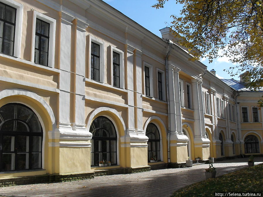 Корпус бывшего Гостиного двора Кингисепп, Россия