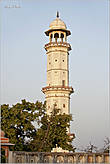 Говорят, что выше этой башни Сарга-Сули в Джайпуре нельзя строить ни одного здания. Ее высота — 42 метра...
*