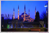 Мечеть Сутанахмед ранним утром. 
Это один из величайших образцов не только исламской, но и мировой архитектуры. Когда речь заходит о символах Стамбула, ни у кого не возникает сомнений, что это одно из  самых главных мест города.