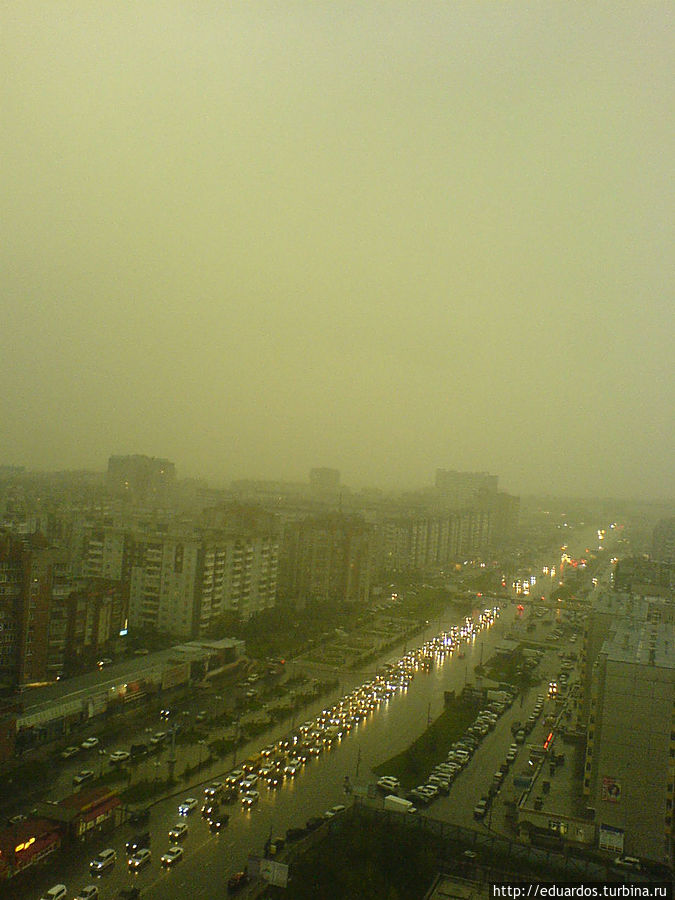 снимок сделан примерно часа в 4 дня, после небольшого дождика. Мы каждый раз надеялись, что дождь облегчит нашу участь, но....НЕТ((( Красноярск, Россия