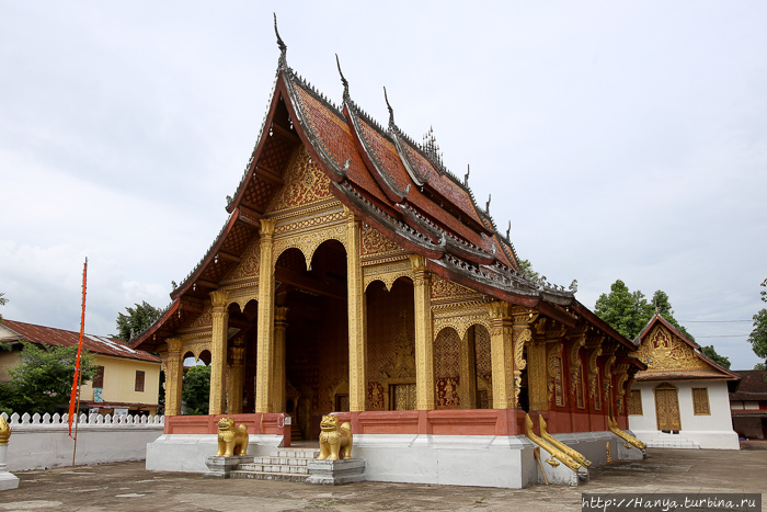 Храмовый комплекс Ват Сене Сук Харам. Здание Wat phra chao pet soc. Фото из интернета Луанг-Прабанг, Лаос