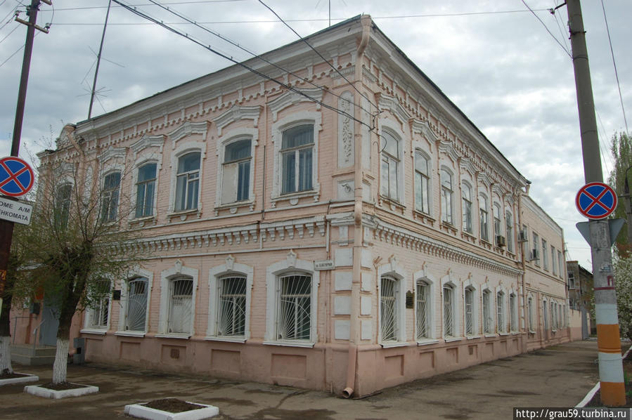 Покровск энгельс. Старинные здания Энгельса. Дом купца Петрова город Энгельс. Памятники архитектуры Энгельс. Г Покровск Саратовская область.