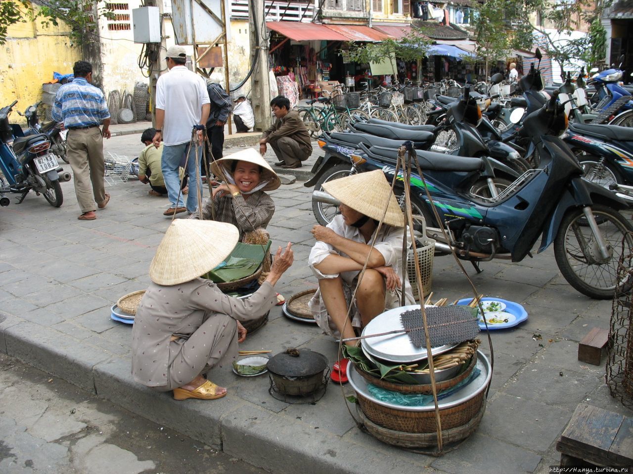 Г. Хойан.  Рынок Хойан, Вьетнам