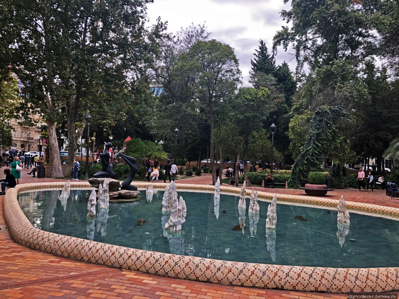 Сад имени Хагани / Khagani Gardens