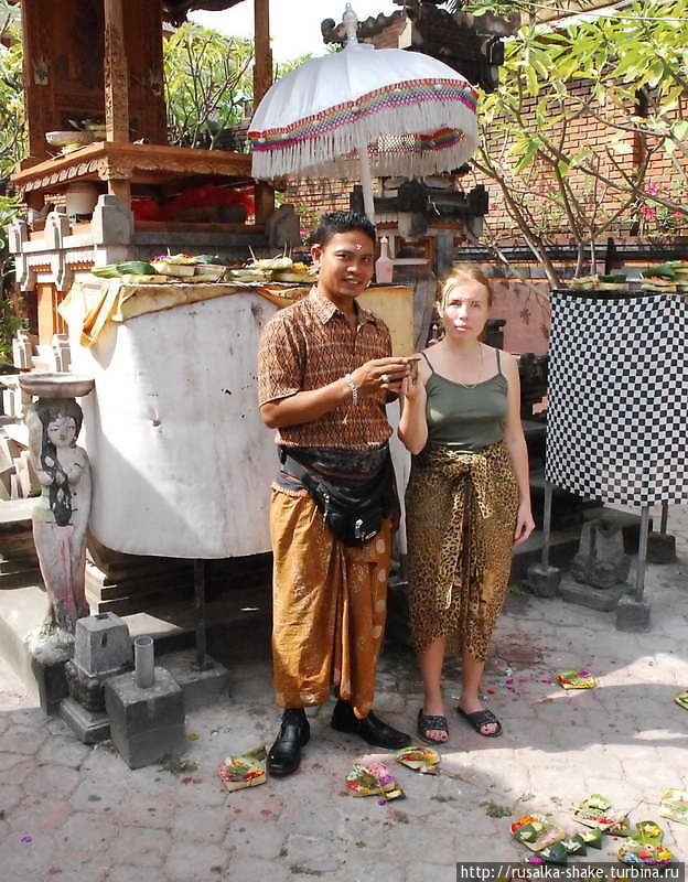 Откуда рис во лбу Кута, Индонезия