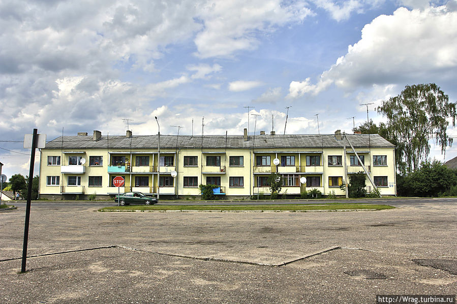 Один из жилых домов города.