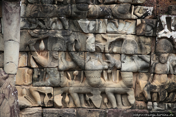 Слоновья Терраса. Детали центральной панели. Фото из интернета Ангкор (столица государства кхмеров), Камбоджа