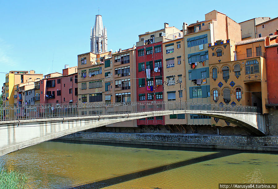 символ Жироны-дома, глядящие в речку Оньяр