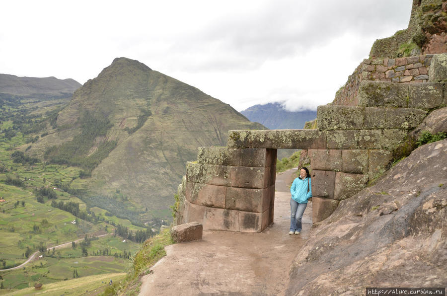 Ворота на тропу к святилищу, Писак, Перу Перу
