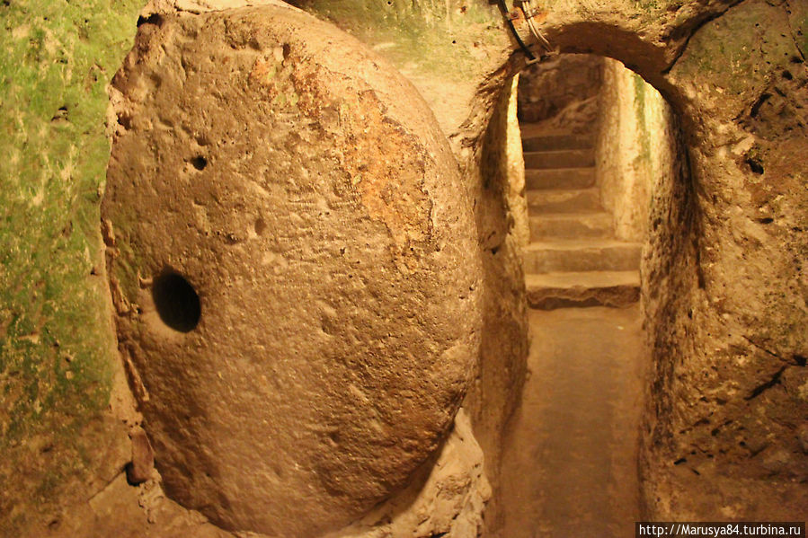 вот такие каменные двери