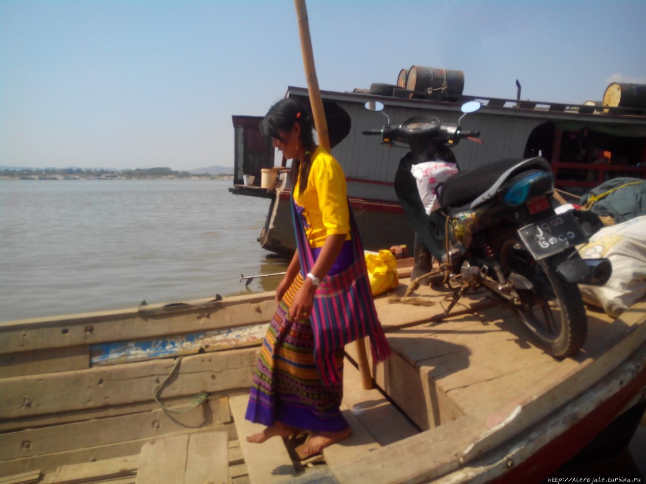 на реке Ей Яр Вадди Мандалай, Мьянма