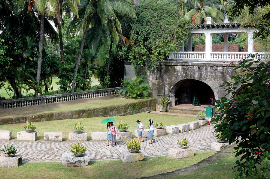 Форт Сантьяго, джипни и борцы за независимость Филиппин Манила, Филиппины