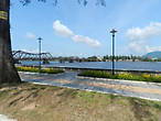 г.Кампот, Камбоджа. Набережная реки. Один из двух мостов.