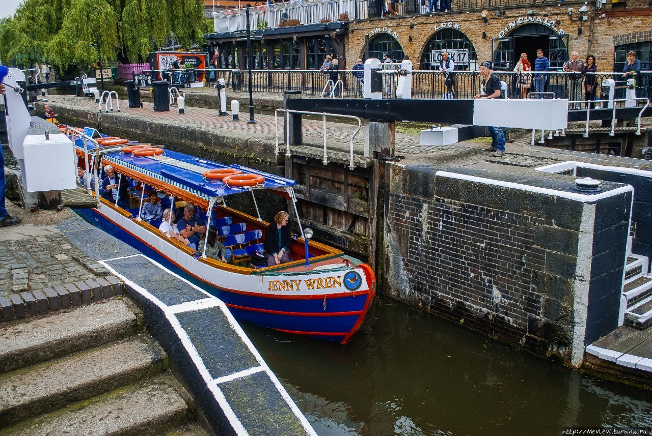 Знаменитый рынок у кэмденского шлюза (Camden Lock Market) Лондон, Великобритания