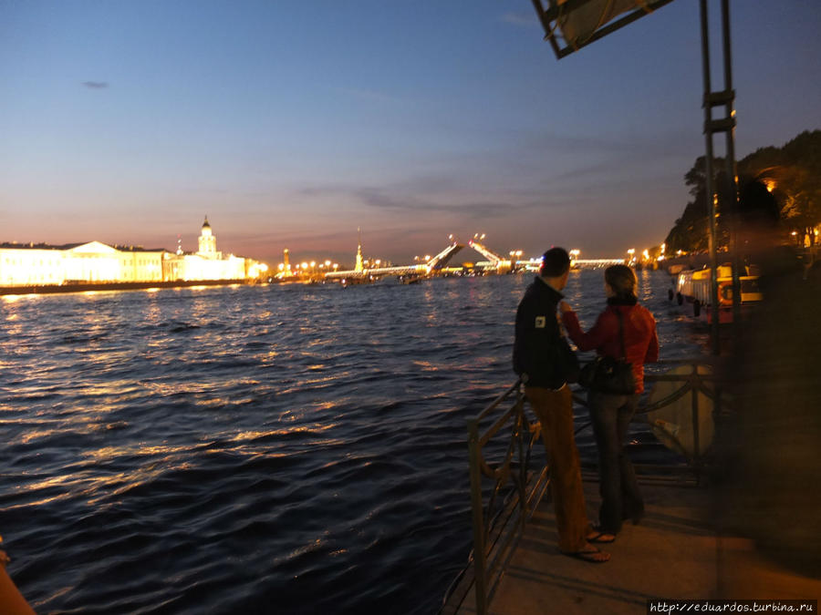 Над Невой взошла Луна Санкт-Петербург, Россия