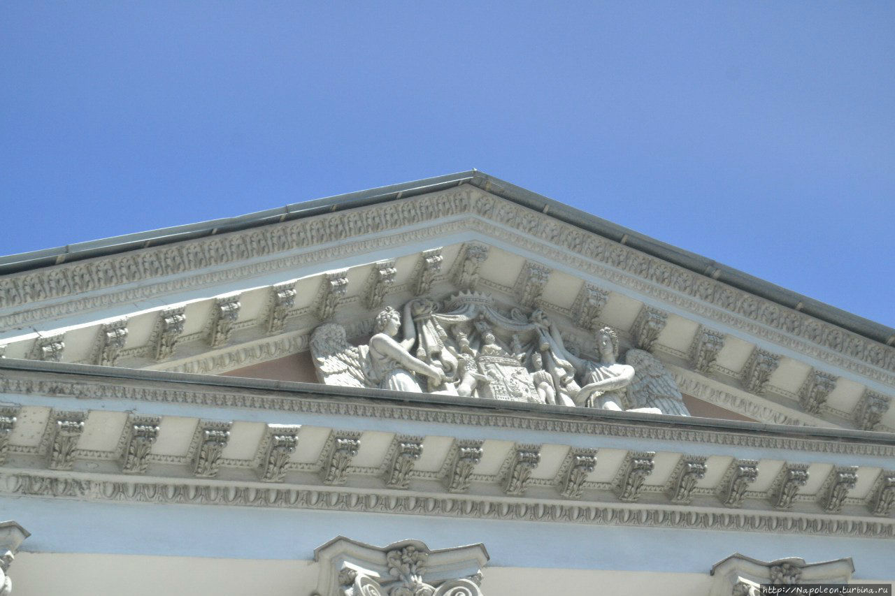 Крыша большого театра. Санкт-Петербург архитектура фронтон. Фронтон Ампир. Фронтон с аттиком.