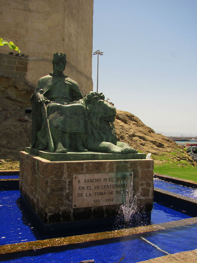 Памятник королю Санчо IV. Тарифа, Испания