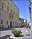 Дворец Павла V находится на проспекте Джузеппе Гарибальди. Здание в стиле маньеризма построено в 16 веке.