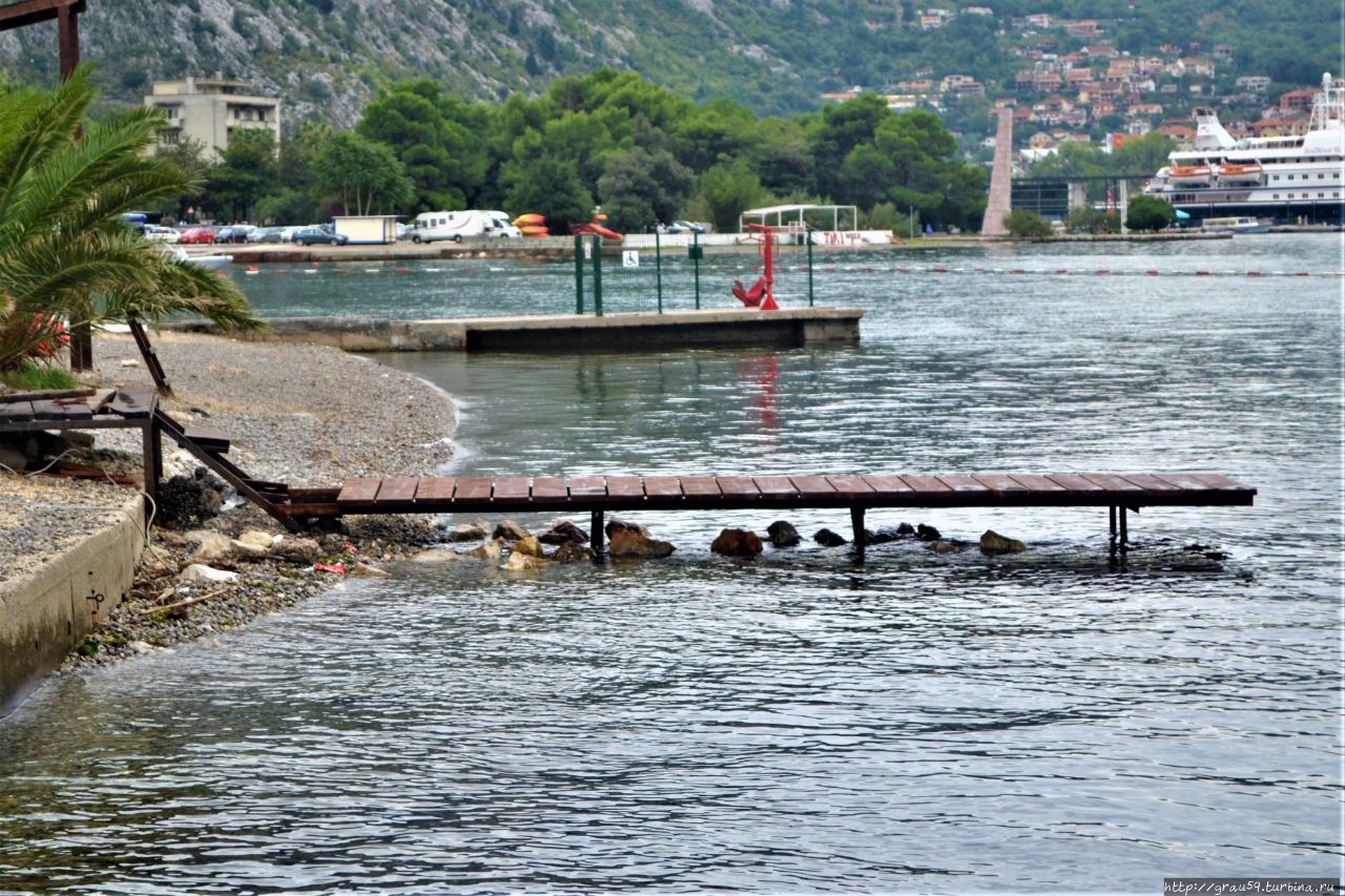 По улицам черногорской Доброты в промежутке между дождями Доброта, Черногория