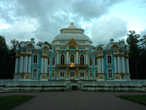 Павильон «Эрмитаж» был построен архитектором Растрелли для императрицы Елизаветы Петровны ещё до строительства Большого Дворца.
