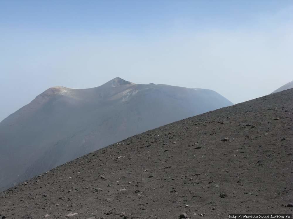 Sommitali центральные кратеры вулкана ETNA Вулкан Этна Национальный Парк (3350м), Италия