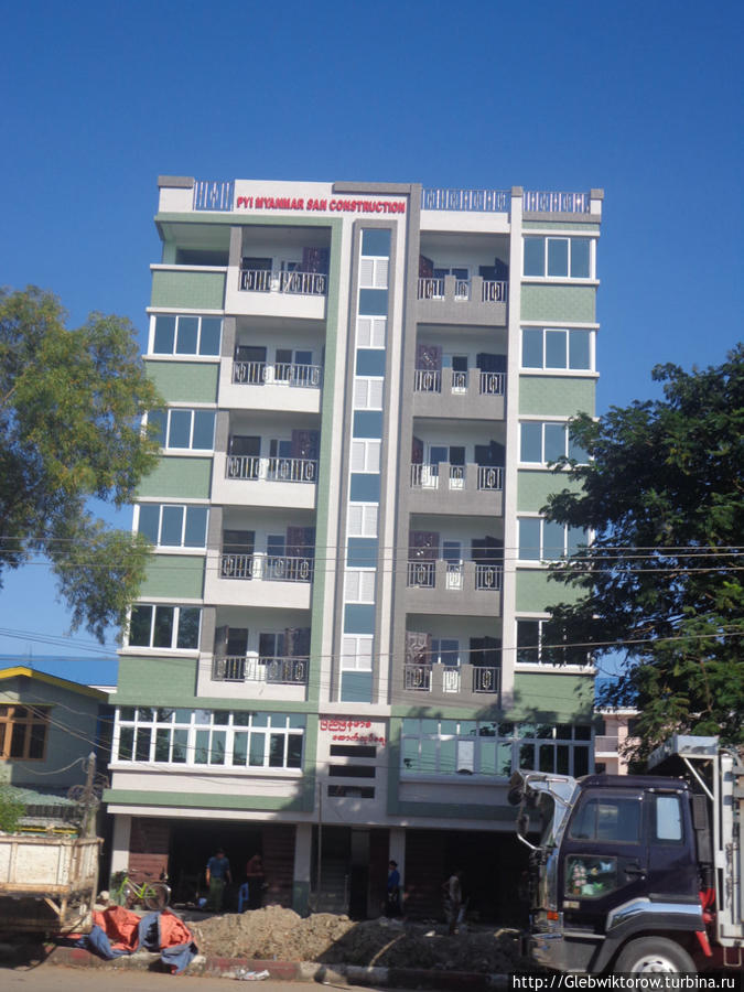 Нетуристический Янгон. Прогулка по Thanthumar Rd. Янгон, Мьянма