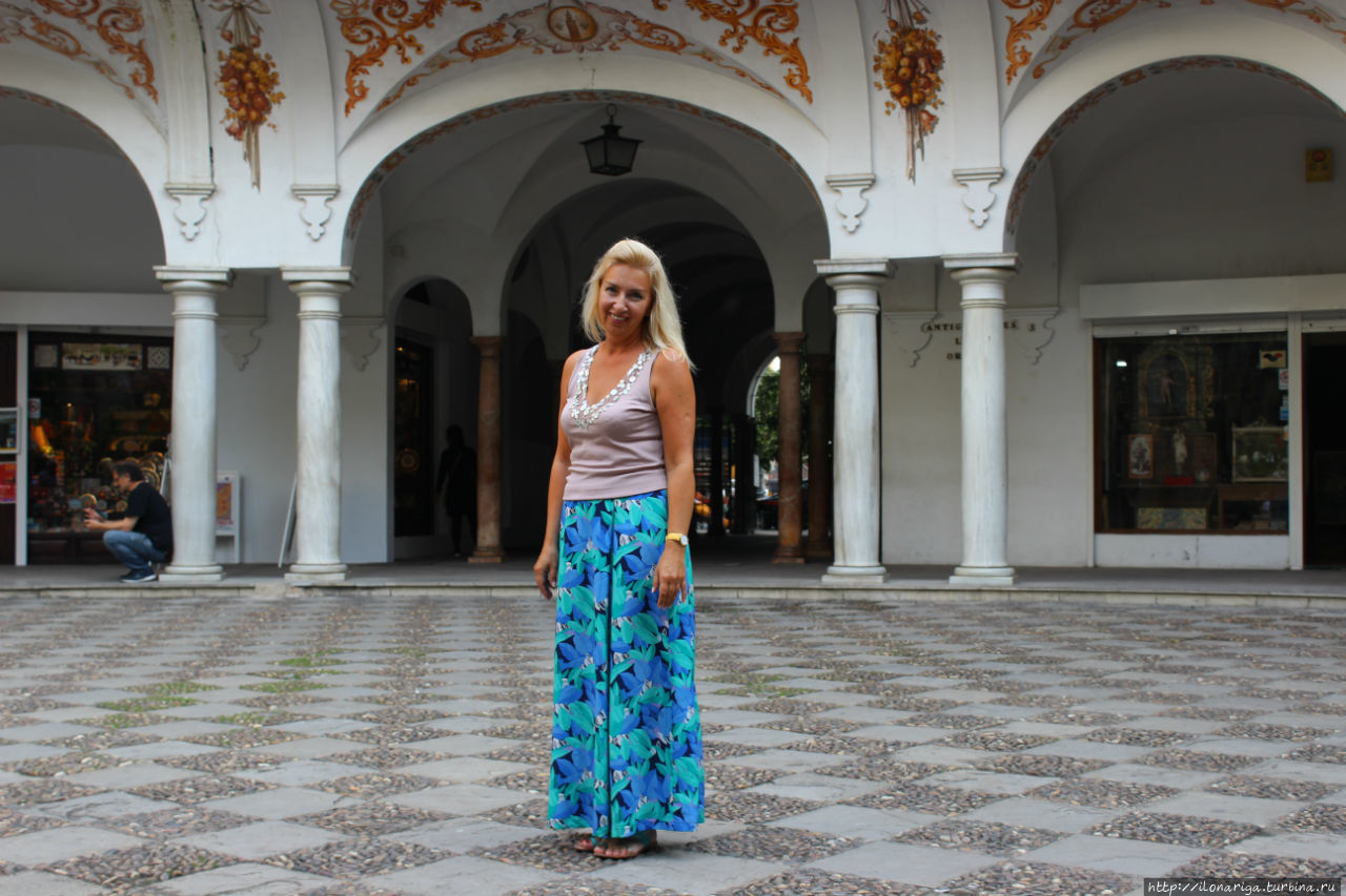 Типичный пример, когда мимо. Майку взяла с собой потому что она легкая и красивая, но она не к чему не подходит.