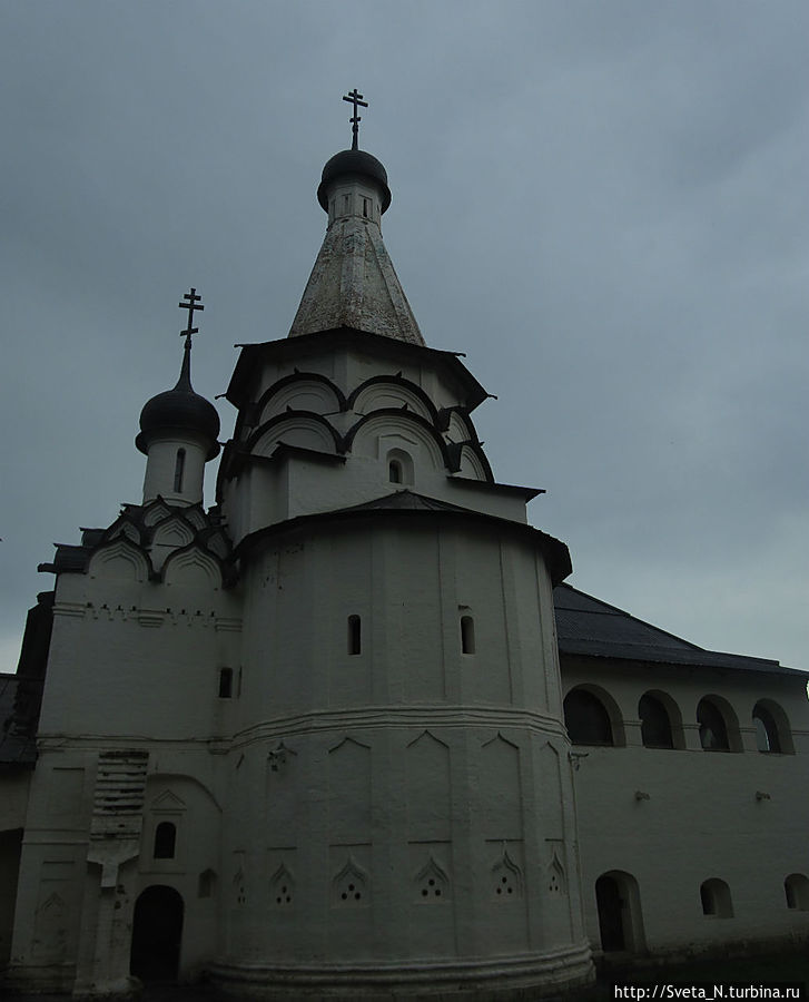 Успенская трапезная церковь там же