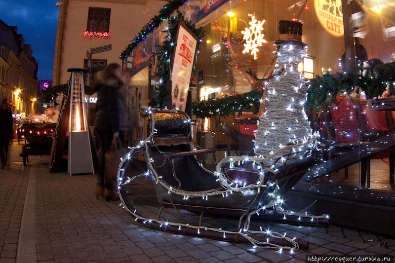 Кафе Рокабили Хаус на Kalku jela. Там можно вечером послушать живой рок-н-ролл, а если вам совсем повезет, то вас обслужит официант Анатолий, который гордится тем что уже 35 лет работает официантом... поверьте мне на слово — не пожалеете!!! Латвия