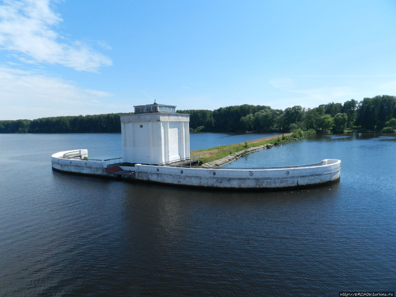 Заградворота №108 разделяющих Икшинское и Пестовское водохранилища. Москва, Россия