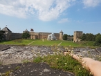 А башня Нарвского замка Длинный Герман (на заднем плане) видна из Ивангородской крепости, потому, видимо, не зря её стремились построить повыше.