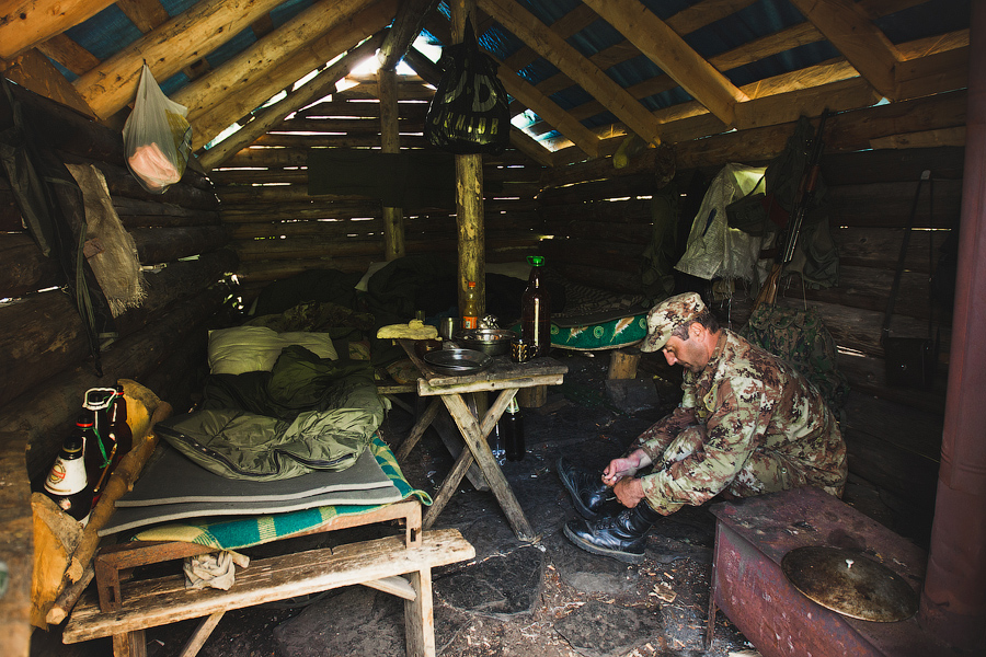 Пограничники оказались очень добродушными! Скучают они тут:) 
Говорят: 