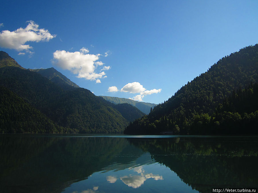 И вот, перед нами предстла панорама Озера Рица.