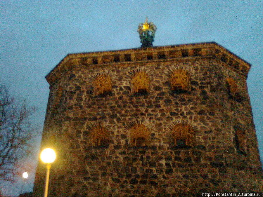 крепость вечером