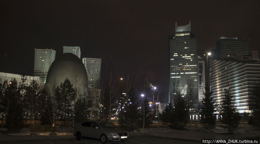 Астана - столица Казахстана. Фотки с ночной прогулки.