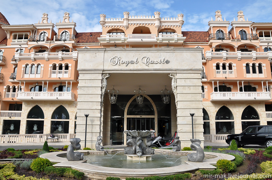 «Королевский замок» – вип-отель курорта. Болгария