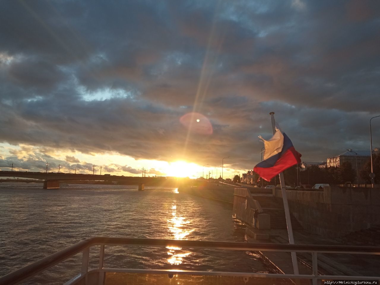 Пятница. Вечер. Нева Санкт-Петербург, Россия