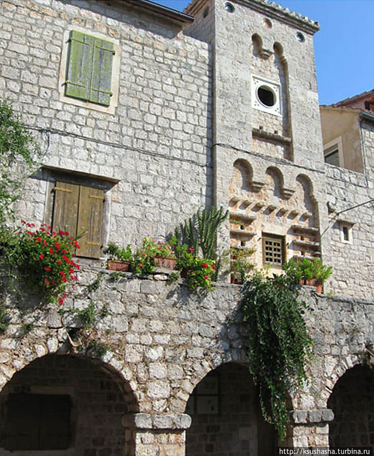 Дворец, который построил поэт Стари Град, остров Хвар, Хорватия