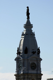 Скульптура Уильяма (Билли) Пенна, основателя города, на вершине ратуши