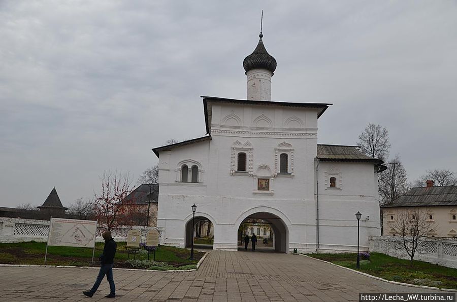 Благовещенская надвратная церковь XVI-XVII вв. Суздаль, Россия