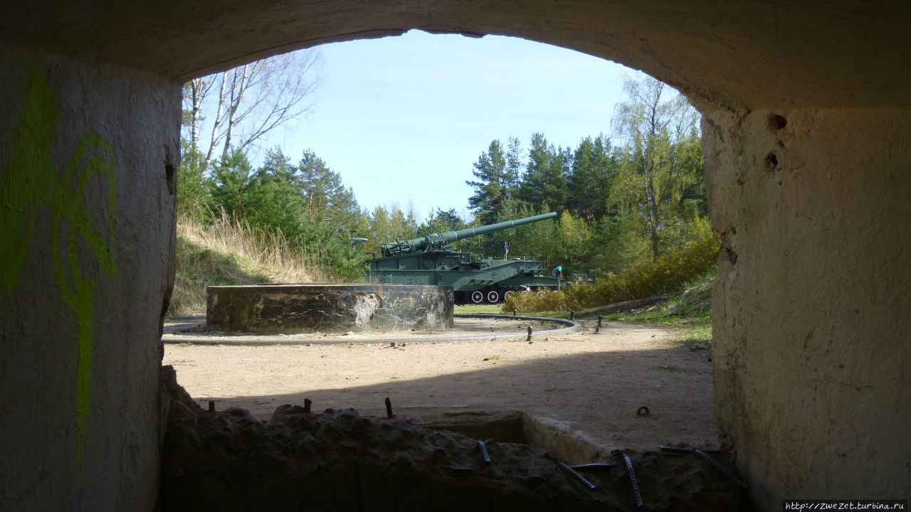Орудийный дворик батареи для 10-дюймовых орудий Форт Красная Горка, Россия
