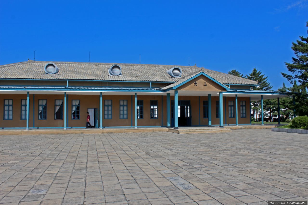 Старинная ж.д. станция Вонсан, как музей революции
