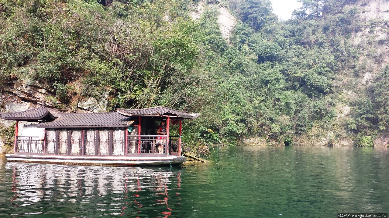 Озеро Баофэн (Живописный Район Улинъюань) Чжанцзяцзе Национальный Лесной Парк (Парк Аватар), Китай