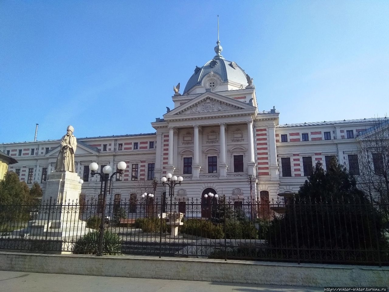 Больница Колця и памятник Михаилу Кантакузино Бухарест, Румыния
