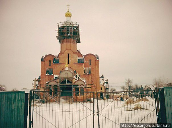 А вот и новая церковь — жизнь в городке я смотрю идет!!!