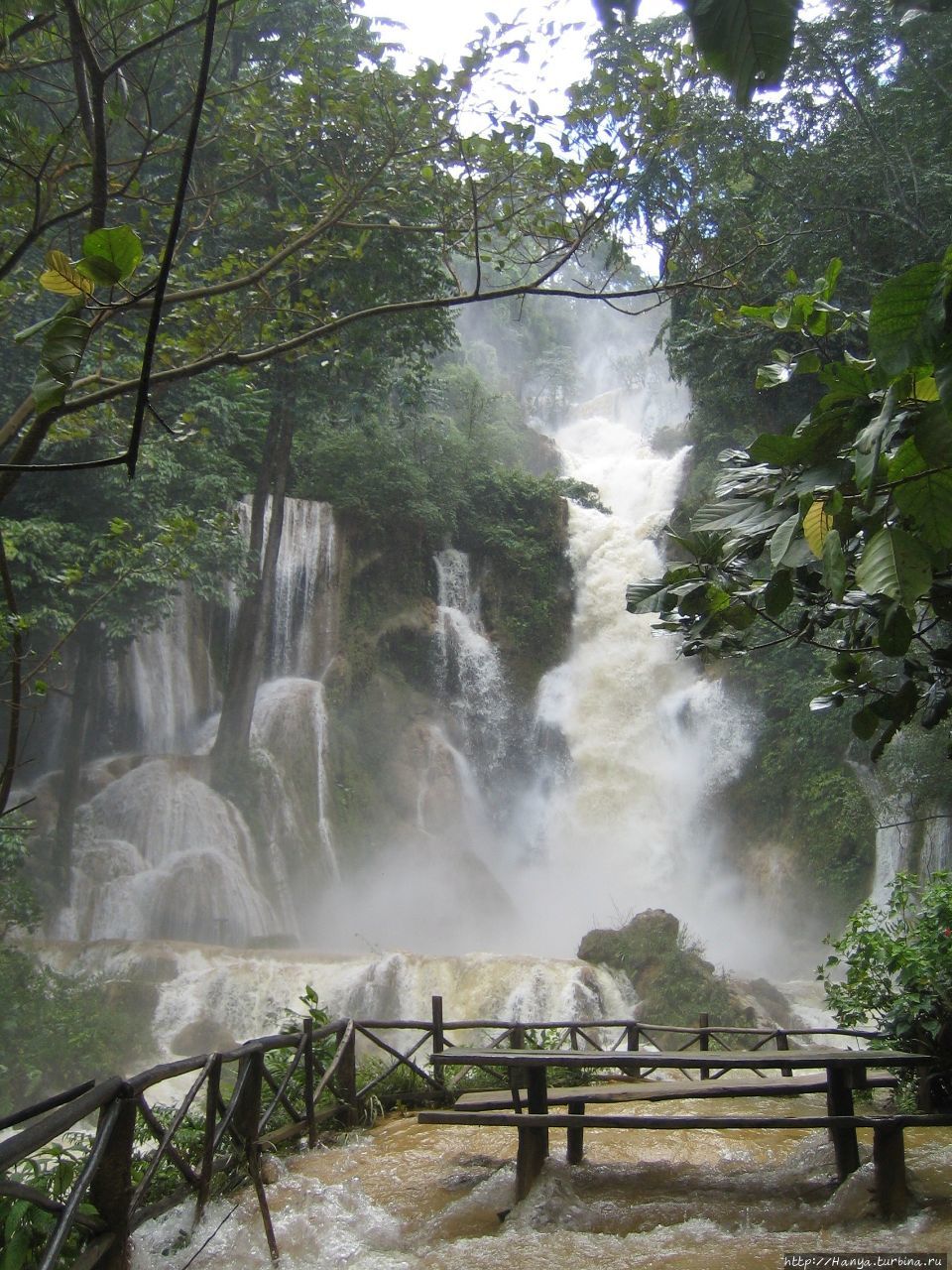 Водопад  Kuang Si Луанг-Прабанг, Лаос