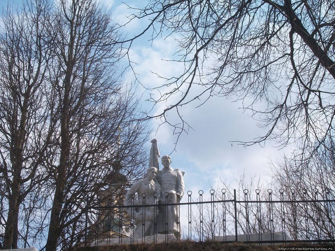 Работа в верее. Памятник дорохову в верее. верея - скульптура &quot;... на троих&quot;.